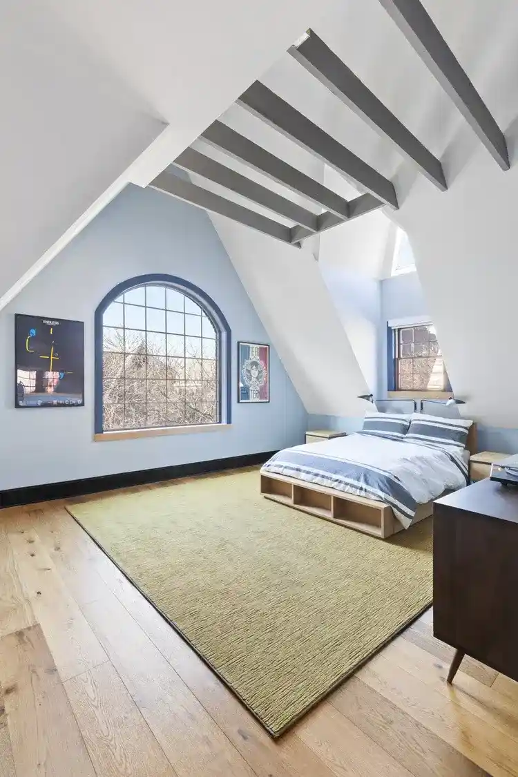 Room interior, blue walls, trim color, floor selection
